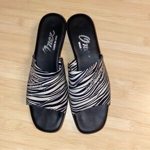 Onex Vintage Y2K Lili Zebra Rhinestone Mule Slip on Sandals With Box 7 M